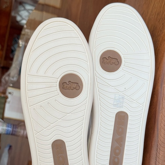 Coach Clip Low Top Leather Sneakers in Chalk/Khaki sz 11 - Picture 6 of 15